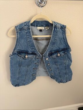 Universal Thread Blue Denim Cropped Vest